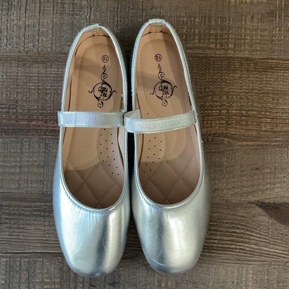 Sole Mates Silver Mary Jane Flats - Picture 4 of 6